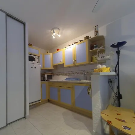 Lejlighed : Agreable 2 Pieces Proche Plage, Terrasse, 4 Personnes - Fr-1-803-17 *