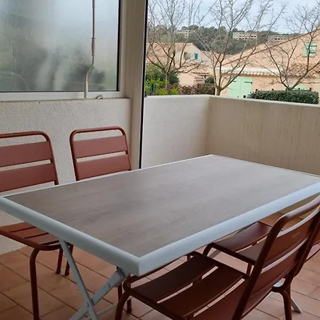 : Agreable 2 Pieces Proche Plage, Terrasse, 4 Personnes - Fr-1-803-17 * Le Lavandou